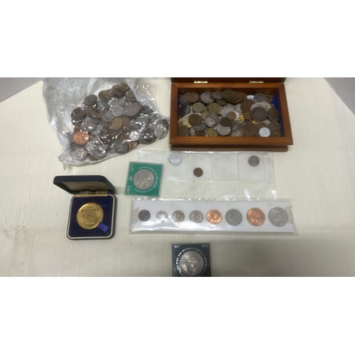 72 - MIXED WORLD WIDE COINAGE