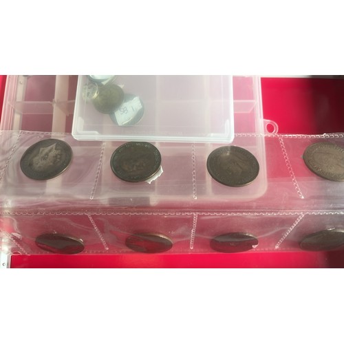 40 - CASE WITH MIXED COINS