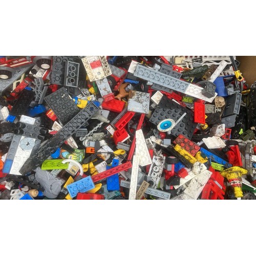 799 - LARGE QTYN OF PLAY WORN LEGO