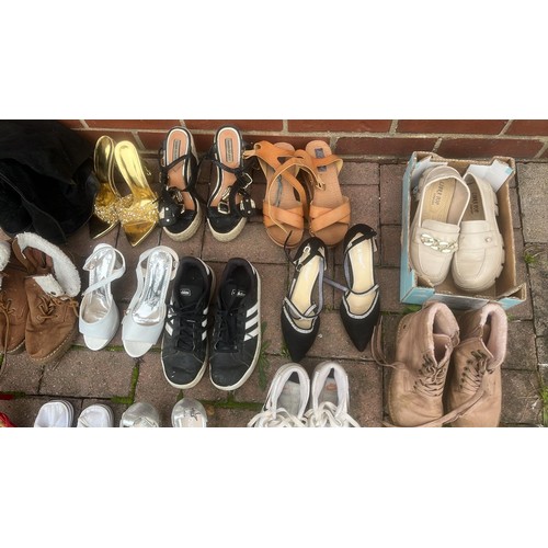 779 - QTY OF MIXED SHOES USED