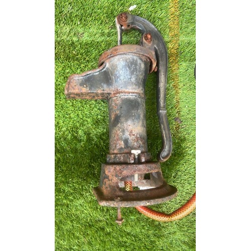 775 - GARDEN WATER PUMP