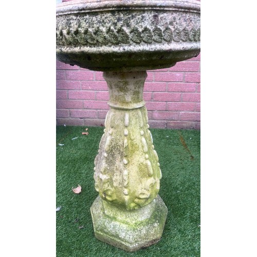 772 - LARGE GARDEN BIRD BATH