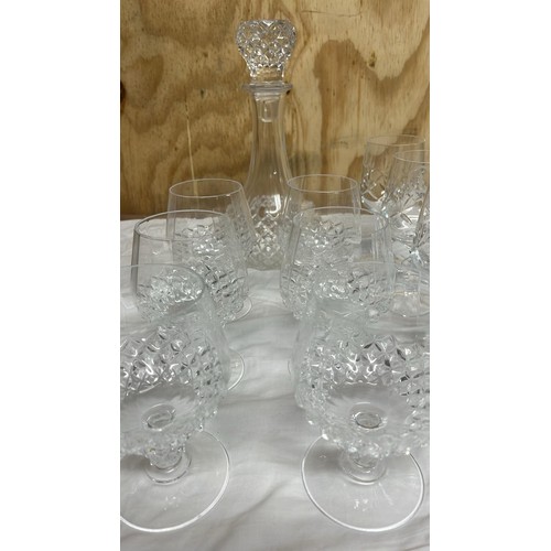 845 - DECANTER AND GLASSES