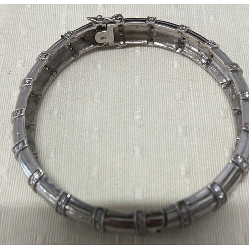 954 - SILVER BANGLE BRACELET