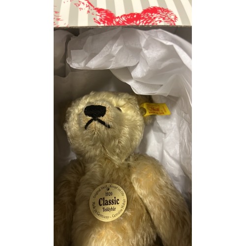 881 - BOXED STEIFF BEAR