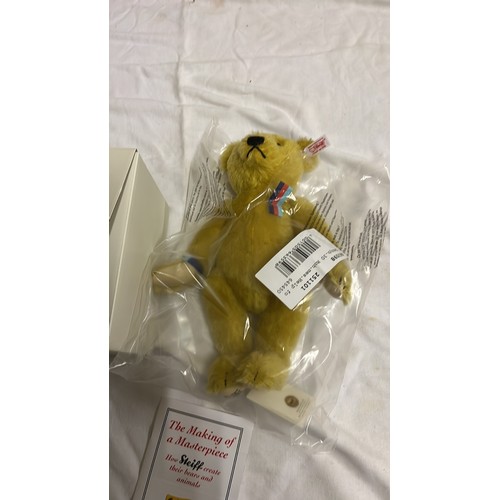 899 - BOXED STEIFF BEAR