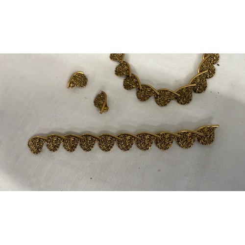 160 - NECKLACE SET