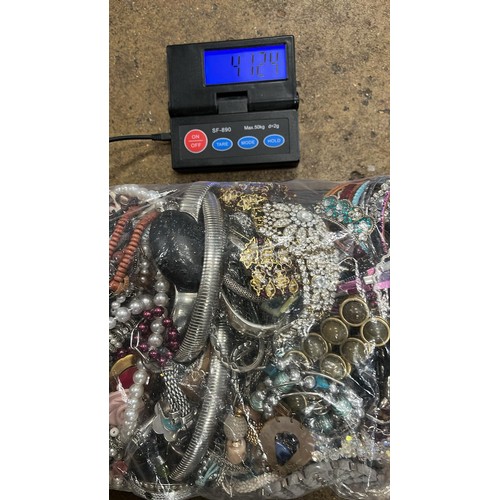 197 - 4.124 KG COSTUME JEWELLERY