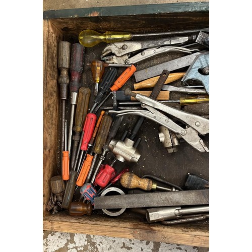 120 - MIXED HAND TOOLS