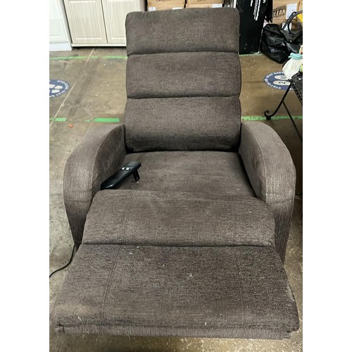 98 - BROWN FINISH RISE AND RECLINE ARM CHAIR / SEE ALL PICTURES