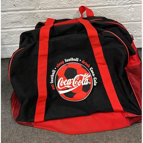 94 - LARGE COCA COLA HOLDAL