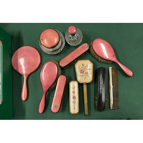 31 - VINTAGE DRESSING TABLE SET WITH PINK FINISH