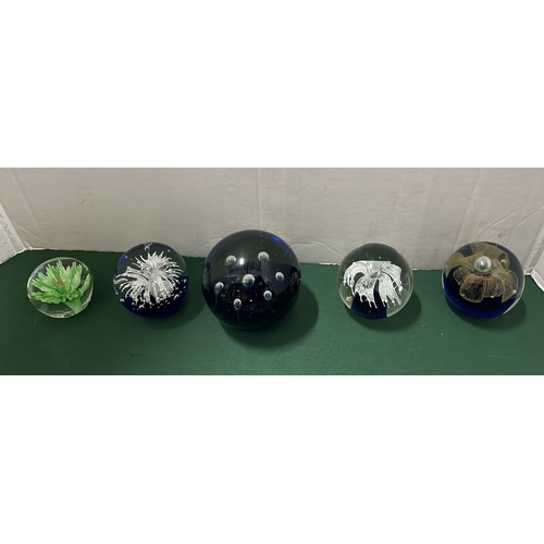 1 - COLLECTION OF PAPER WEIGHTS