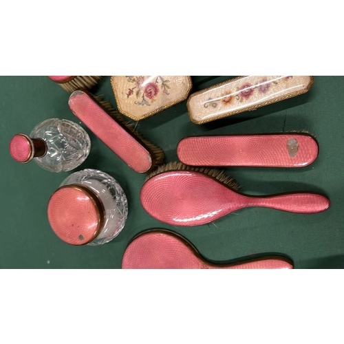 31 - VINTAGE DRESSING TABLE SET WITH PINK FINISH