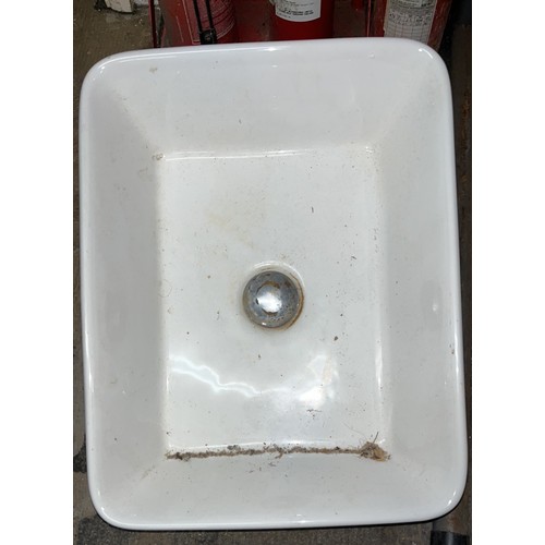 922 - WHITE SINK