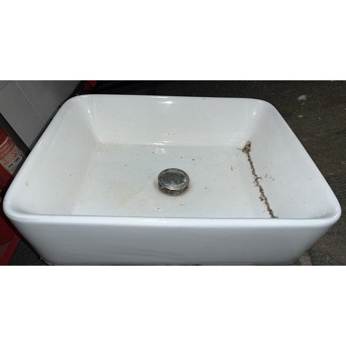 922 - WHITE SINK