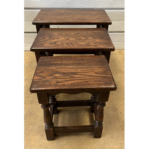 334 - OAK NEST OF TABLES