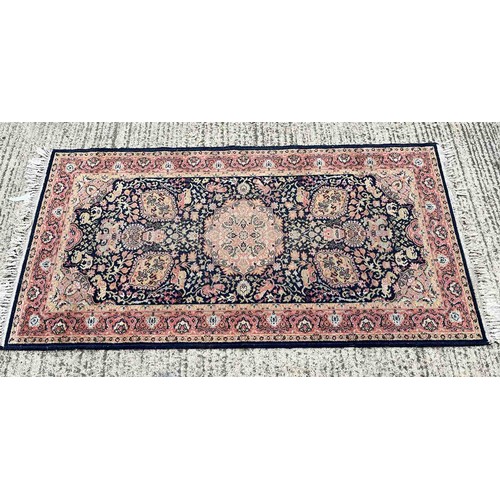 365 - OVER FLOOR RUG 6 X 3 FT