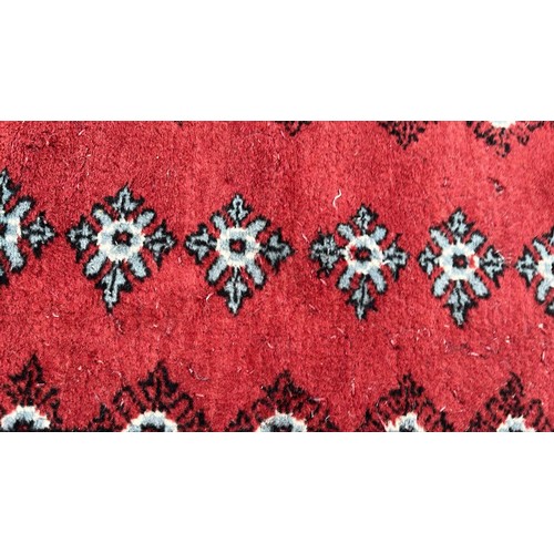 366 - RED FLOOR OVER RUG 5 X 3 FT