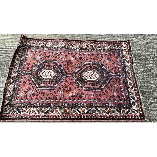 372 - OVER RUG 147 X 104