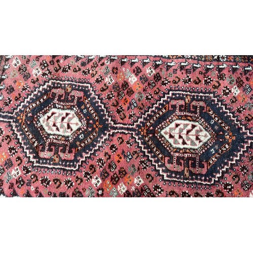 372 - OVER RUG 147 X 104