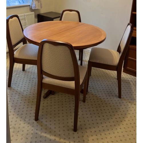 418 - PARKER KNOLL DINNING TABLE AND CHAIR SET