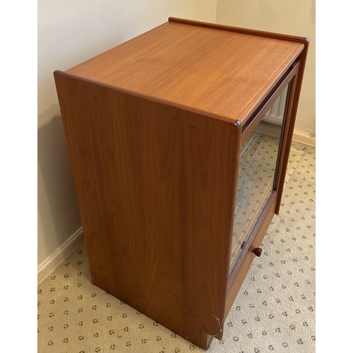 419 - PARKER KNOLL HIFI CABINET