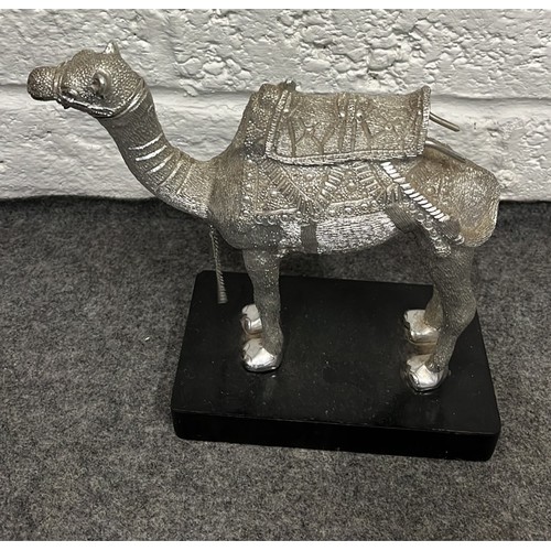 274 - CAMEL FIGURE