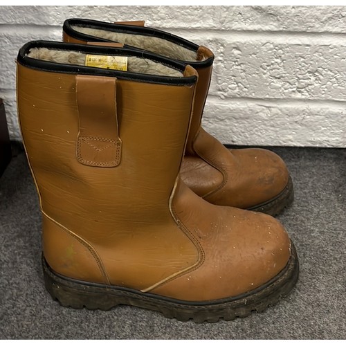 258 - BROWN WORK BOOTS SIZE 9