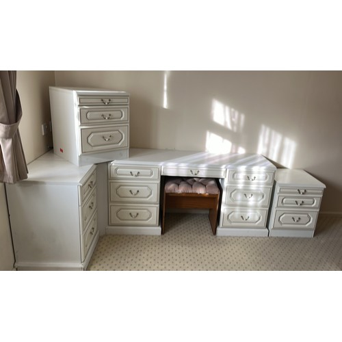 431 - WHITE BEDROOM FURNITURE SET