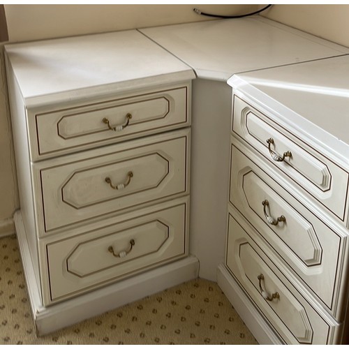 431 - WHITE BEDROOM FURNITURE SET