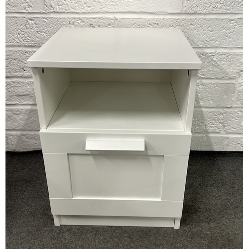 561 - WHITE BEDSIDE UNIT