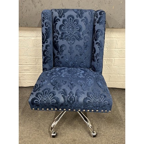 567 - BLUE WINGED OFFICE CHAIR ON CROME LEGS