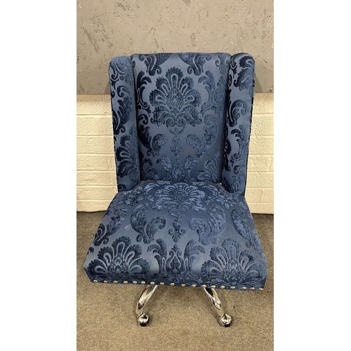 567 - BLUE WINGED OFFICE CHAIR ON CROME LEGS