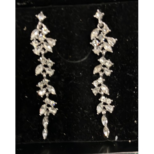 167 - TWO PAIRS OF EARRINGS