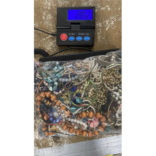 215 - MIXED COSTUME JEWELLERY 2.852 KG