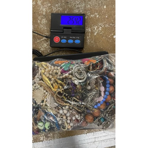 213 - MIXED COSTUME JEWELLERY 2.542 KG