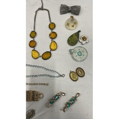 205 - MIXED COSTUME JEWELLERY