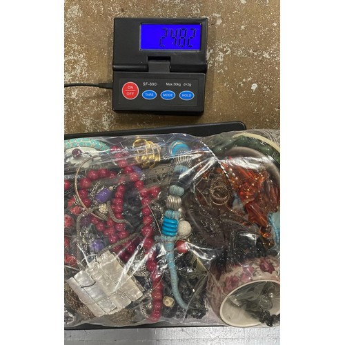 204 - MIXED COSTUME JEWELLERY 2.482 KG