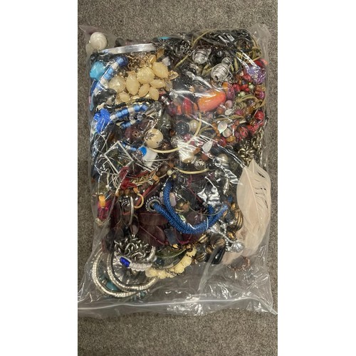 202 - MIXED COSTUME JEWELLERY 2.772 KG