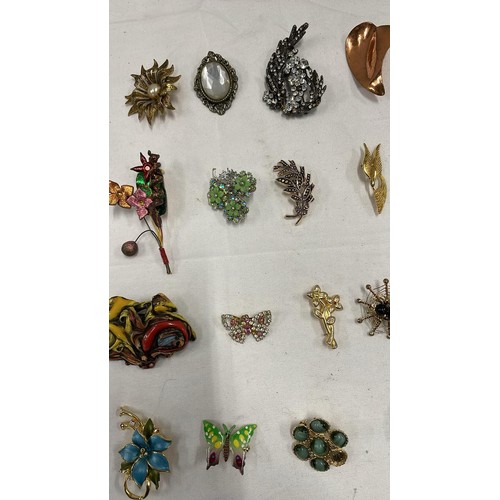 200 - 20 X ASSORTED BROOCHES