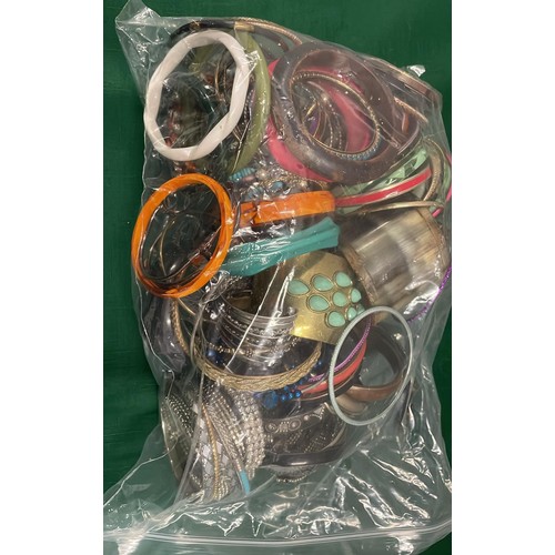 192 - QTY OF MIXED BANGLES 1.164 KG