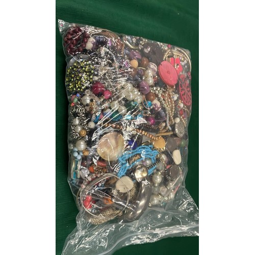 191 - MIXED COSTUME JEWELLERY 2.716 KG