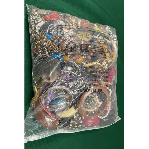 188 - MIXED COSTUME JEWELLERY 4.262 KG