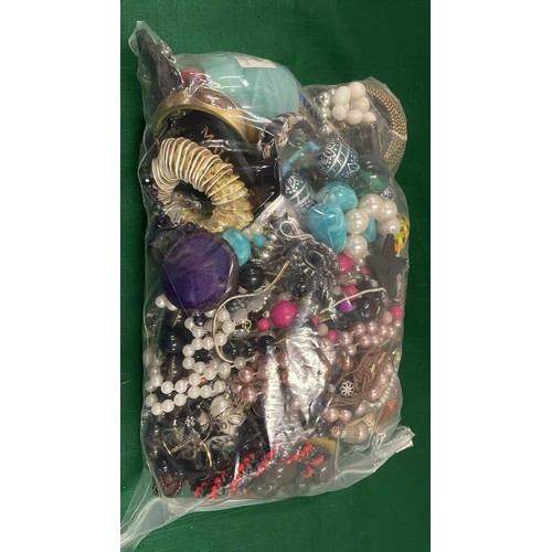 186 - MIXED COSTUME JEWELLERY 3.284 KG