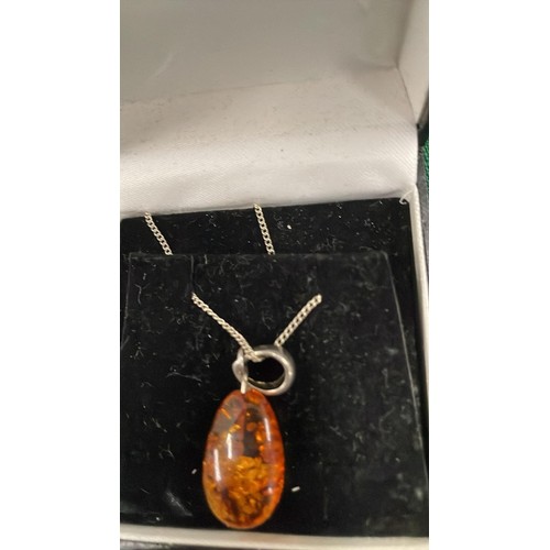 119 - 925 SILVER NECKLACE - AMBER