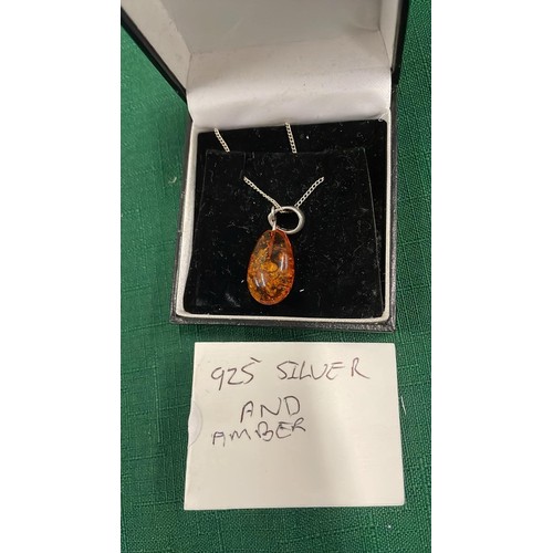 119 - 925 SILVER NECKLACE - AMBER