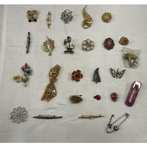 198 - SELECTION OF MIXED BROOCHES