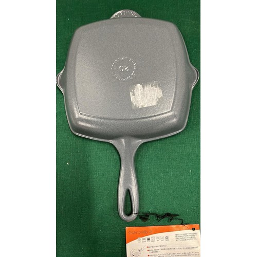 124 - NEW LE CREUSET no 20 GRILL PAN