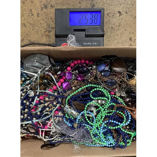 158 - QTY OF COSTUME JEWELLERY 2.538 KG